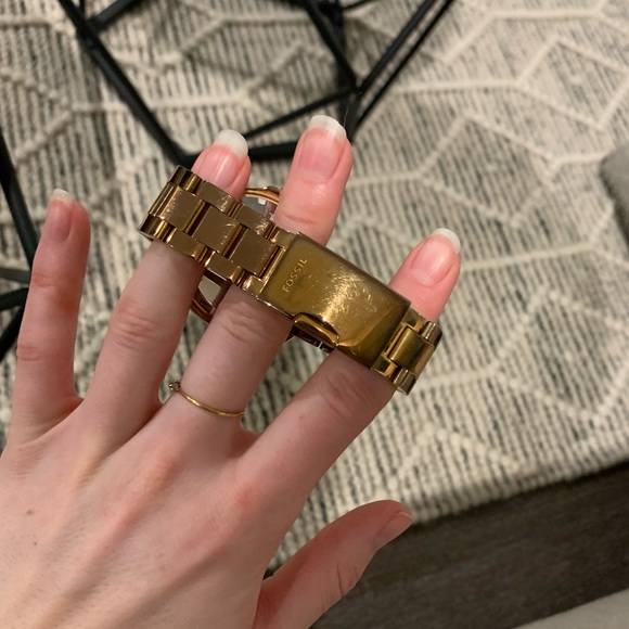 Rose gold fossil watch - Picture 2 of 6